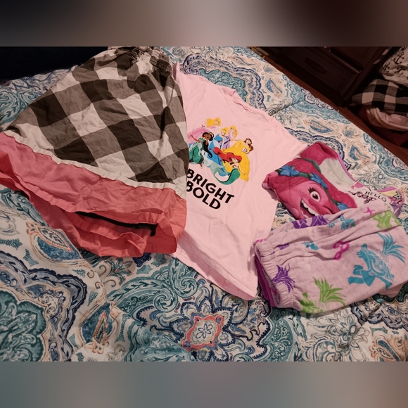 SOLD Girls 6 lot - Picture 1 of 6